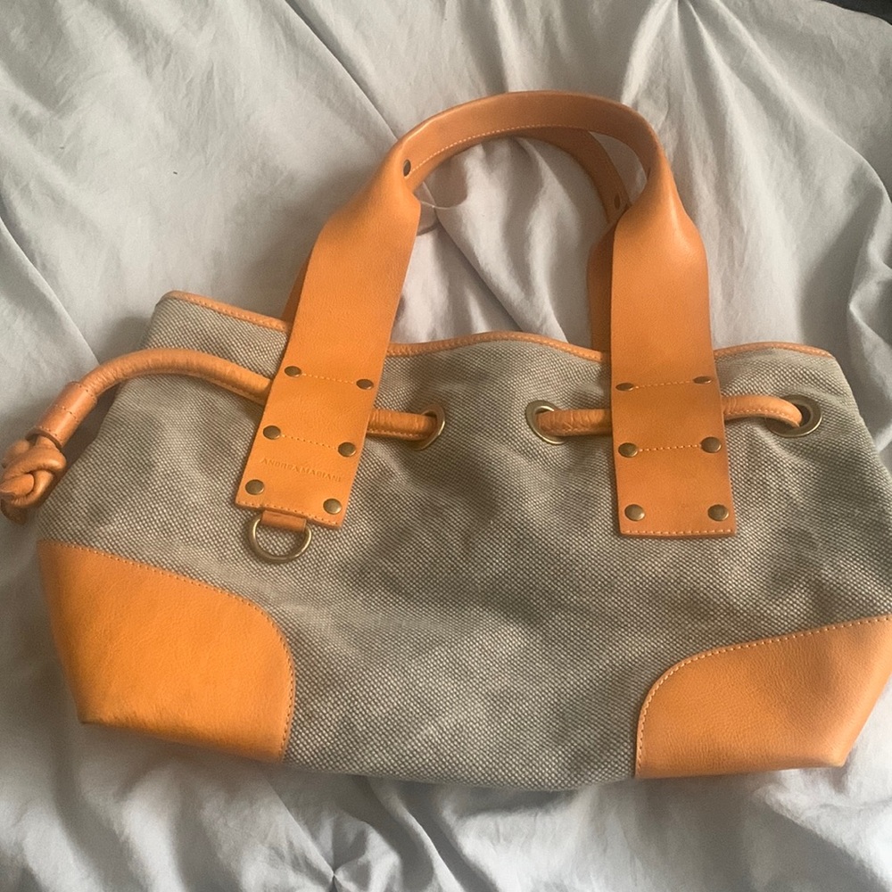 Gently used ANDREA MABIANI purse- made in Italy 🇮🇹.  Great condition